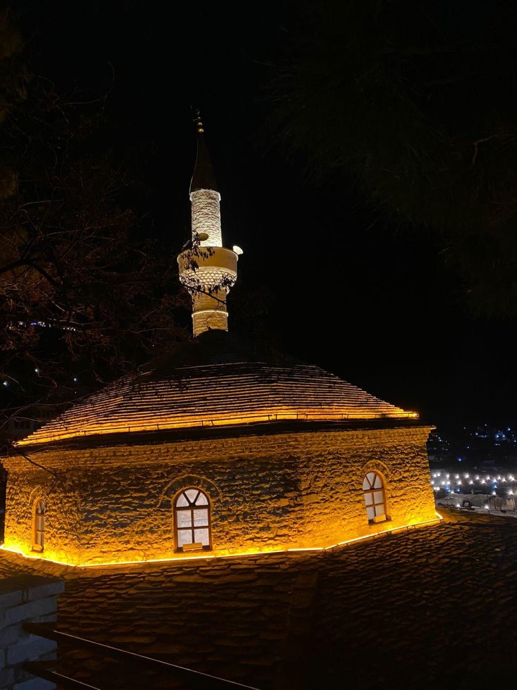 Njeriu më dorë shtrënguar